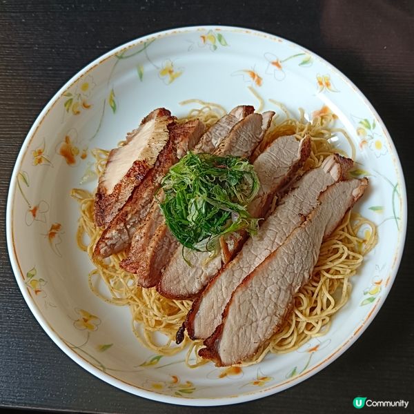 豬頸肉配蔥油蝦子拌麵