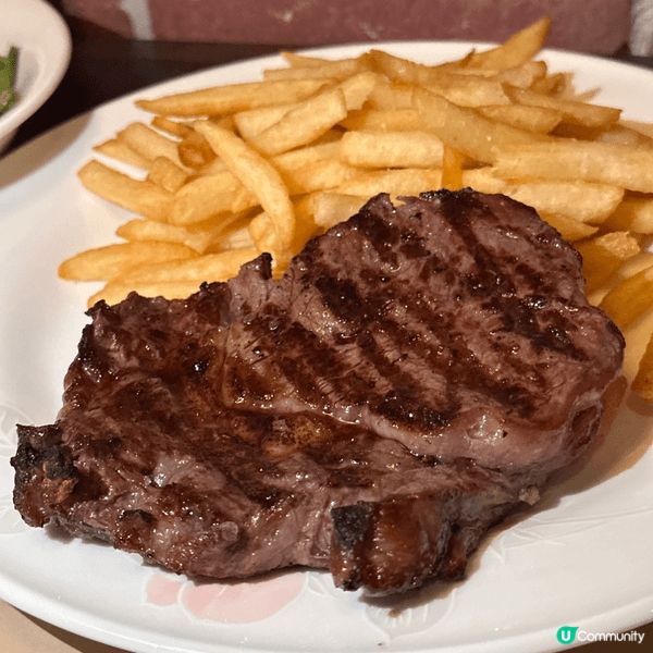 餐廳主打阿根廷草飼牛，裝修好有異國風情，環境舒適有情調