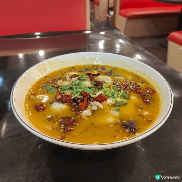 嚥宮係一間以粵菜同火鍋為主嘅中菜館，喺堅尼地城，環境普通街坊...