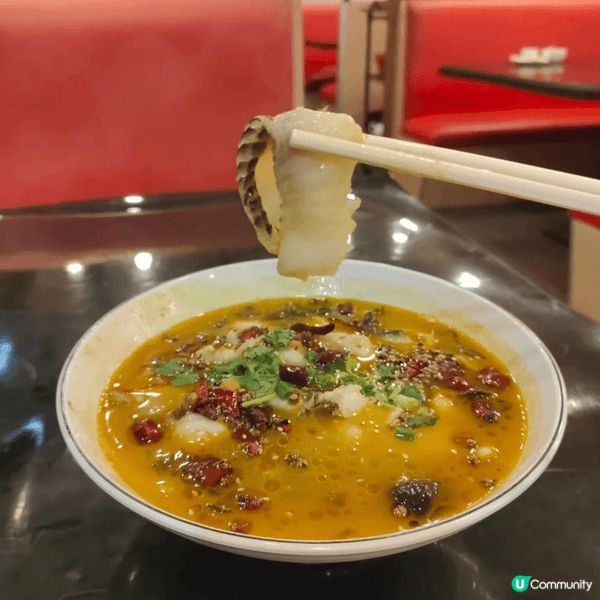 嚥宮係一間以粵菜同火鍋為主嘅中菜館，喺堅尼地城，環境普通街坊...