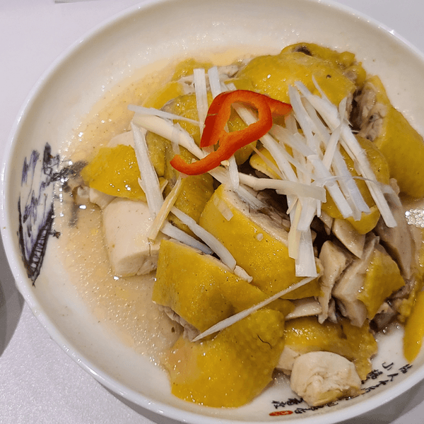 晚飯套餐有酸菜魚鍋、西蘭花炒蝦球、沙薑鷄半隻配白飯、紅豆沙，再加個蝦球粥，4個人食都食唔哂，仲要包返屋企，...