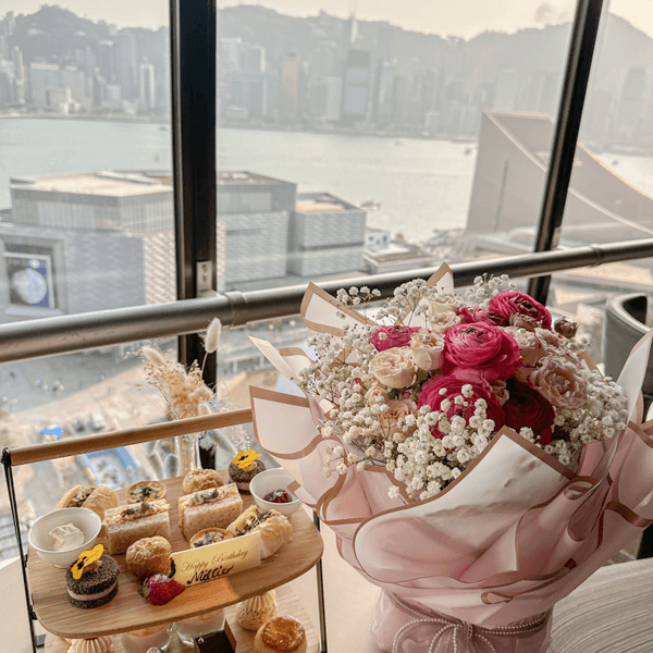 Fortnum & Mason
英國皇室都鍾意嘅afternoon tea
會先上scone, finger sandwiches同5款甜點
另外餐車有兩款是日蛋糕
...