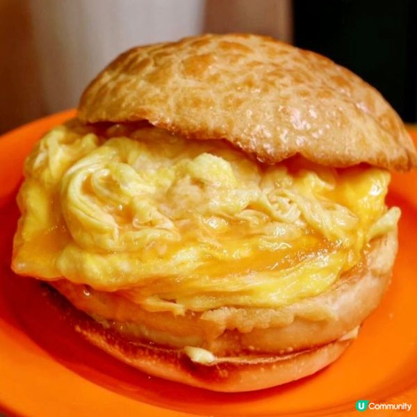 酥皮滑蛋菠蘿油