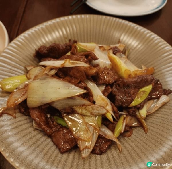 黃金蝦球配南瓜露筍，脆炸可口；