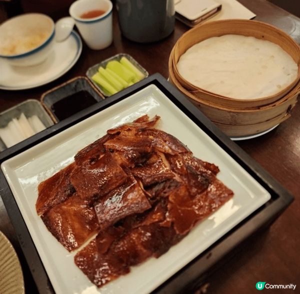 黃金蝦球配南瓜露筍，脆炸可口；