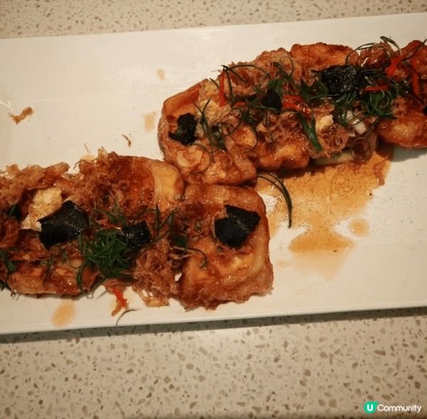 樂天皇朝的黑松露蝦子鍋塔豆腐夠特色, 其他甜品都唔錯, 價錢...