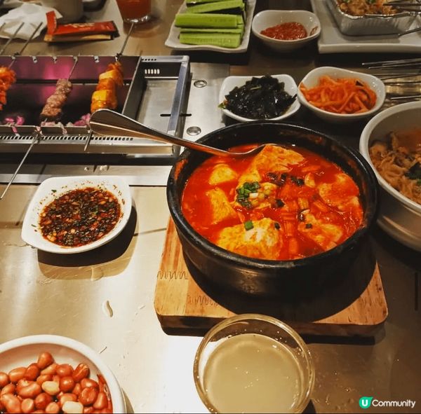 部隊鍋係韓國經典嘅共享式美食，充滿濃濃韓國嘅家庭風味。呢道菜...