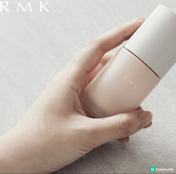 我屬於乾性皮膚，表面好油，但底層好乾，搞到經常有脫妝的場面出...