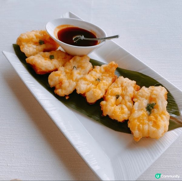 坐落響ICC香港麗思卡爾頓酒店102樓嘅米芝蓮餐廳-天龍軒,...