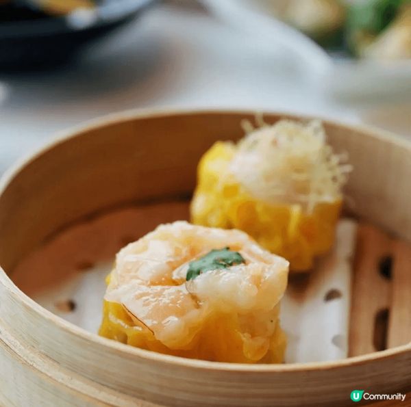 坐落響ICC香港麗思卡爾頓酒店102樓嘅米芝蓮餐廳-天龍軒,...