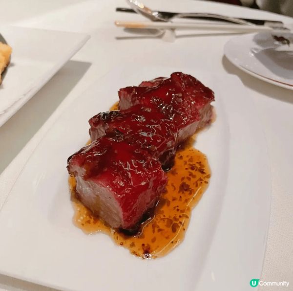 坐落響ICC香港麗思卡爾頓酒店102樓嘅米芝蓮餐廳-天龍軒,...