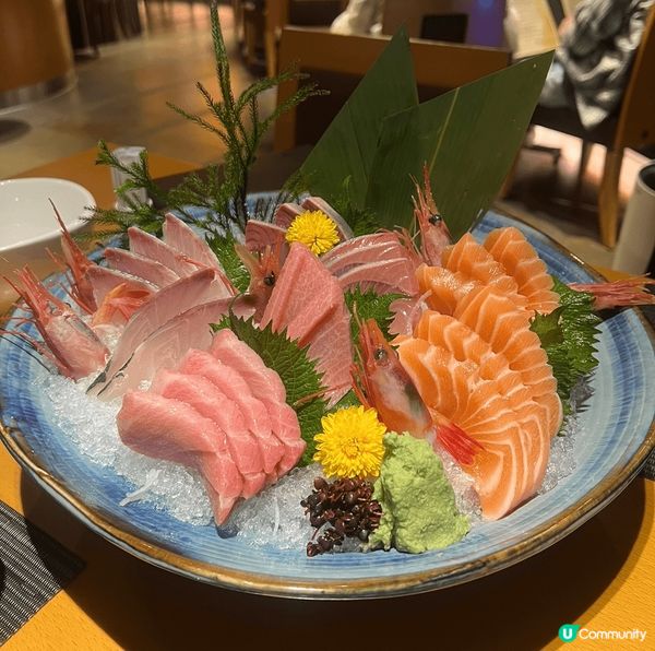 牛油餐包搭配Morton’s牛排館特製奶油，外皮酥脆、內層鬆...