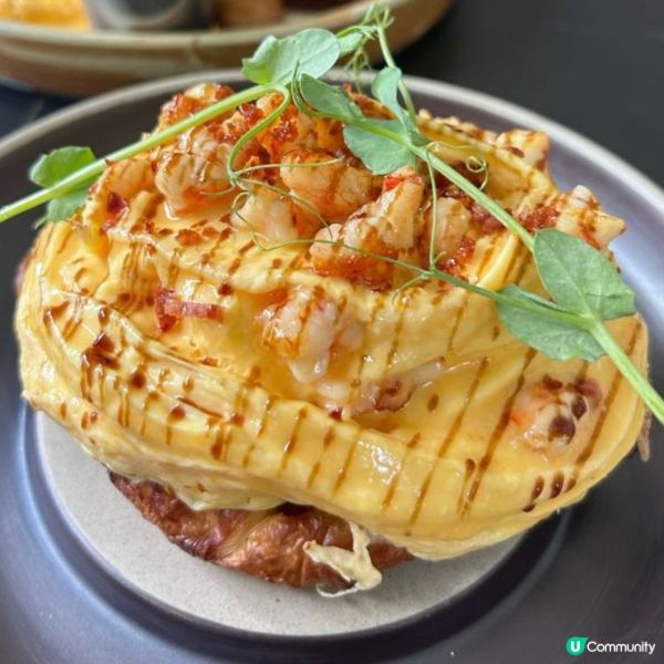 鮮蝦滑蛋三文魚窩夫