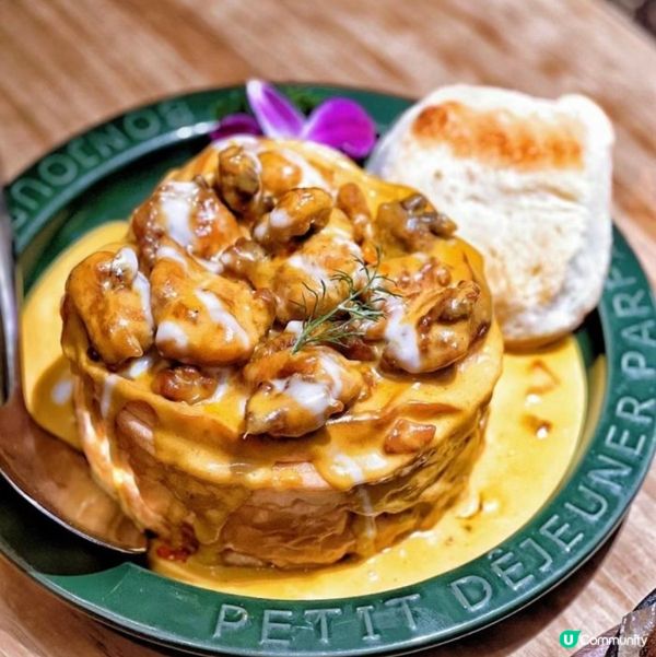 泰式椰香咖喱雞肉農夫包，醬汁味道濃郁，雞滑嫩多汁