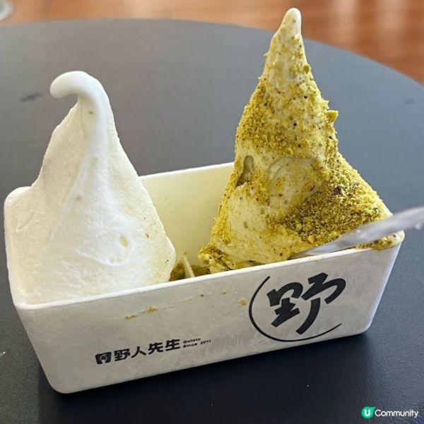 開心果雪糕很香滑，開心果味道濃郁，加上果碎，口感豐富