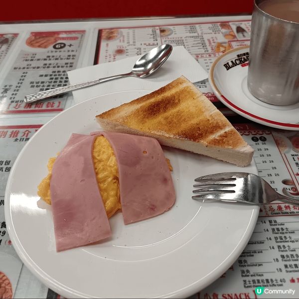 華星冰室可以算係香港本地冰室的打卡熱點，十多年前初開業，很多...