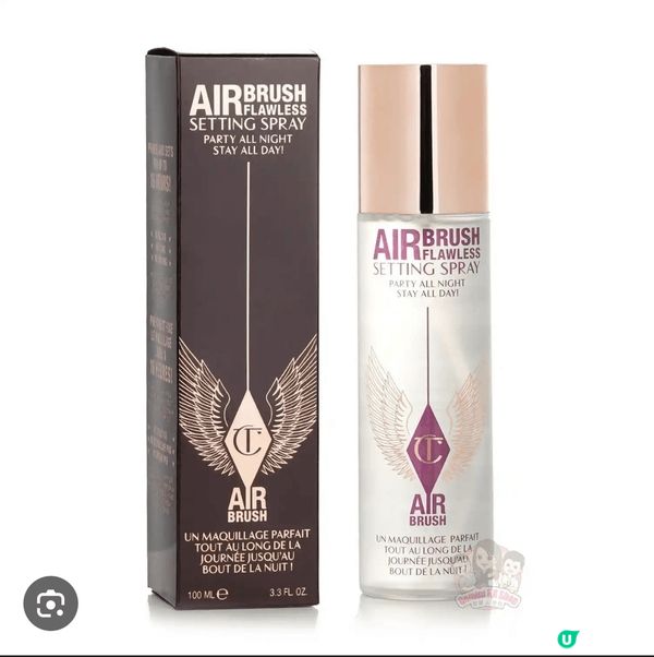 用完魔法面霜底妝好貼，定妝噴霧持妝力強，粉餅粉很細