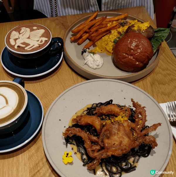 尖咀文青打卡Cafe📸！墨魚汁意粉超正😋！