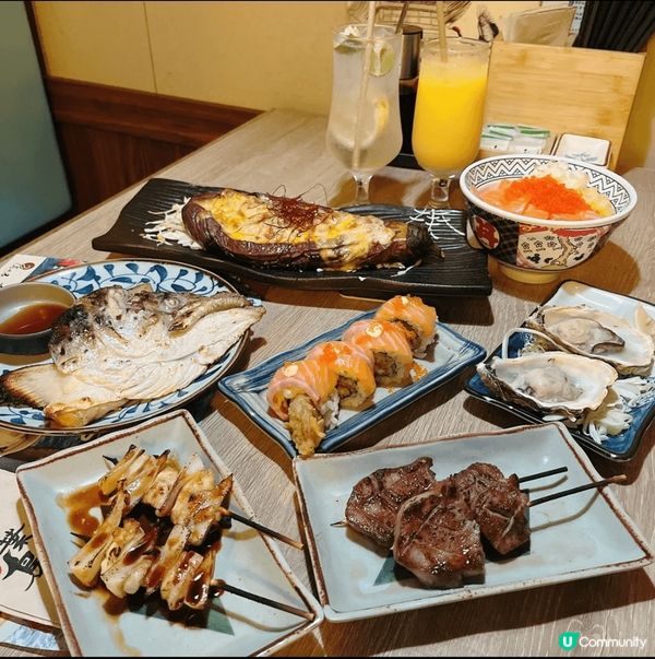 此分店開業半年左右，裝修具特色，餐枱間夠闊落，配上柔和嘅燈光...