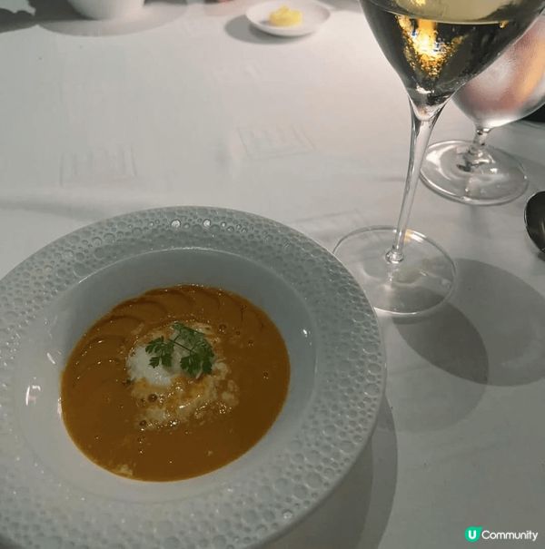 半島酒店晚餐無論食物質素定服務質素都是攞滿分💯，絕對無得輸，...