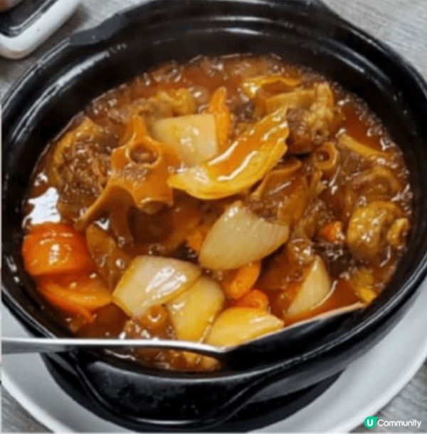 太子海鮮菜館唔係喺太子，喺長沙灣啊。小小菜館就有數十個小菜俾...