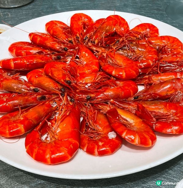 深圳鹽田港享用美味海鮮和小菜，價錢合理，位置又交通方便。