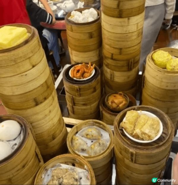 旺角彌敦道612號倫敦大酒樓保留傳統推車點心服務，仲有現場煎...