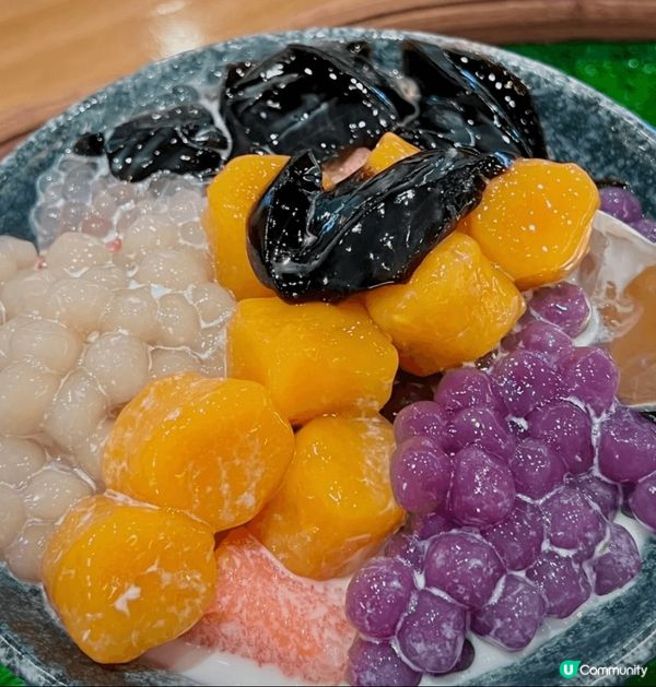 星期六去左深圳行下，夏日炎炎緊係要食返個甜品喇！ 食左近排好...