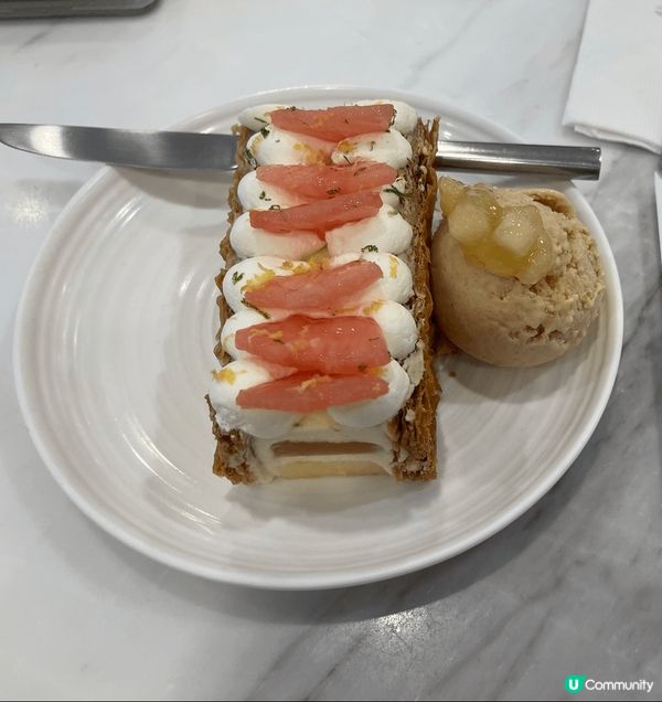 喺海港城經過Lady M，就忍唔住入去食返件cake休息一下...