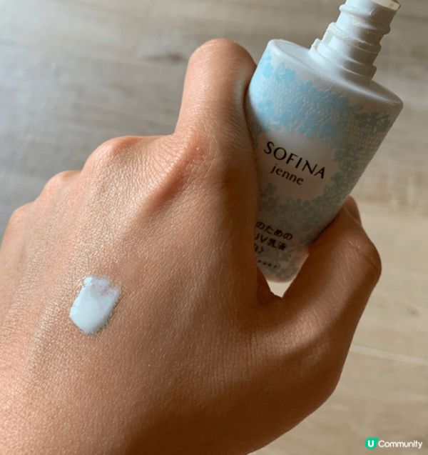 Sofina水油平衡美白防曬乳液整體感覺蠻清爽，很適合香港潮...
