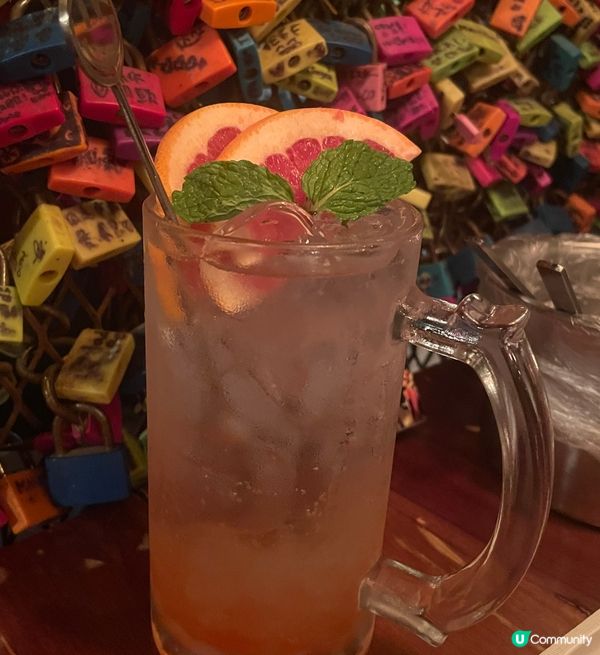 位於城市熱鬧地帶的Outdark餐廳,專注於提供獨特且美味的...