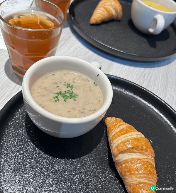 最近在觀塘搵到間高質cafe，食物質素好高，味道真係令人好滿...