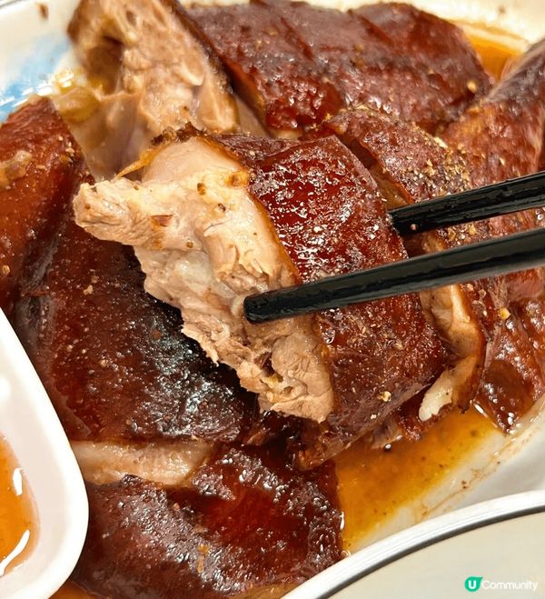 呢間燒鵝用陳皮同10幾種材料先醃後烤，肉質嫩滑，外皮酥脆，咬...