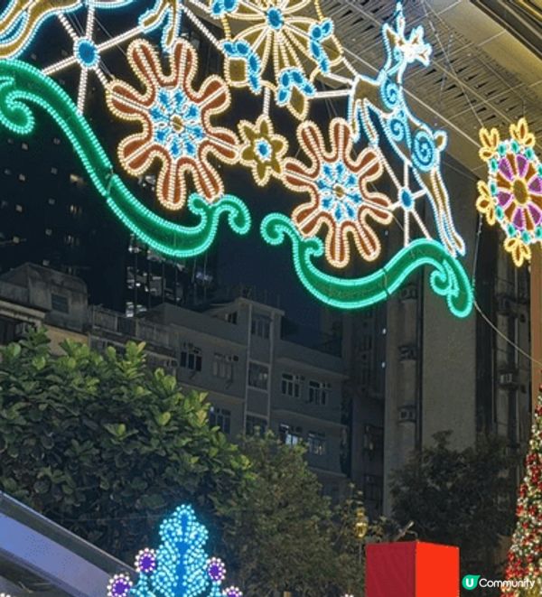 灣仔利東街節慶有唔同主題既活動，好熱鬧。今個聖誕有亮燈儀式，...