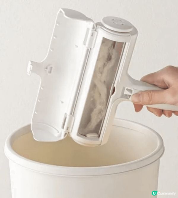 可水洗免耗材強力清潔滾輪除毛刷可以輕鬆快速地清除地毯上的毛髮...