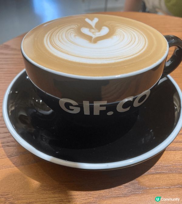 深圳咖啡之旅，包括左原個椰子凍咖啡，睇住店員開個椰青再加入凍...