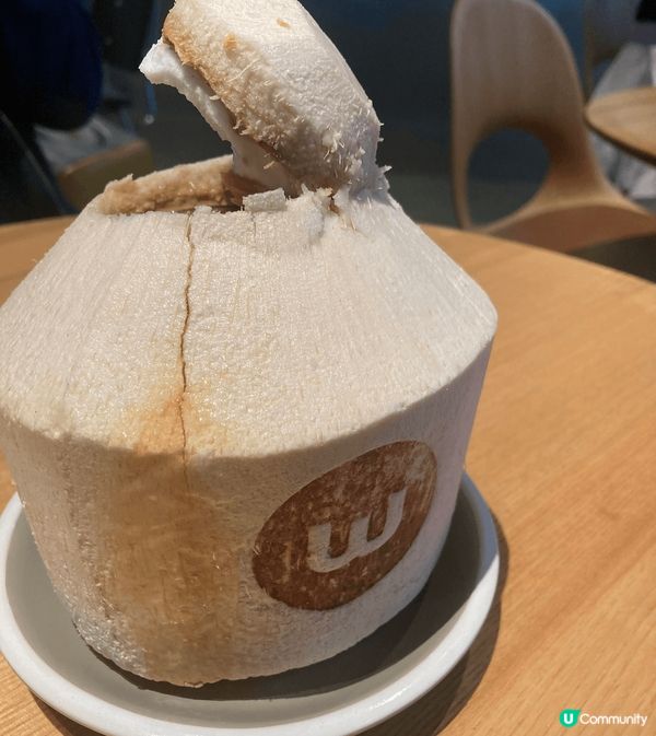 深圳咖啡之旅，包括左原個椰子凍咖啡，睇住店員開個椰青再加入凍...