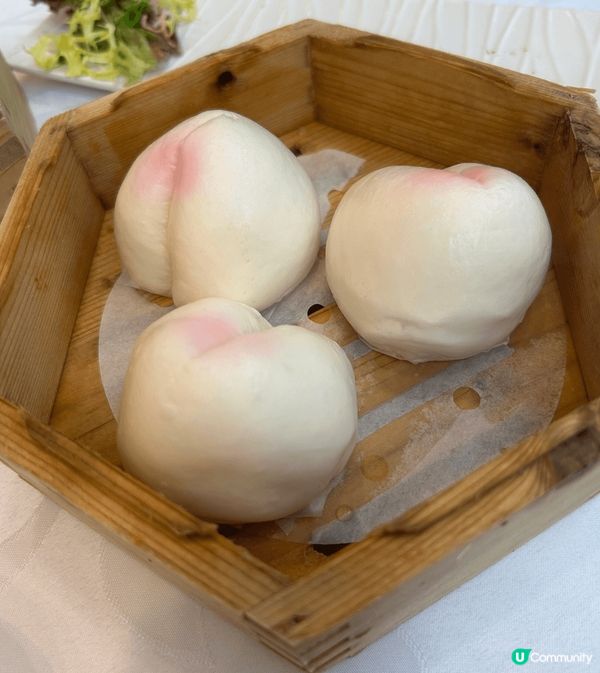 尖沙咀搵食難，The One 喜雲軒較容易搵位點心有很多選擇...