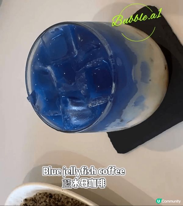 呢間餐廳真係比到人好chill嘅感覺見到佢嘅白色拱形木同燈光...