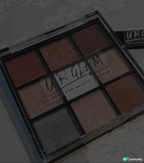 「U R GLAM」「九色眼影盤」粉質細膩、顯色度高，是款百...