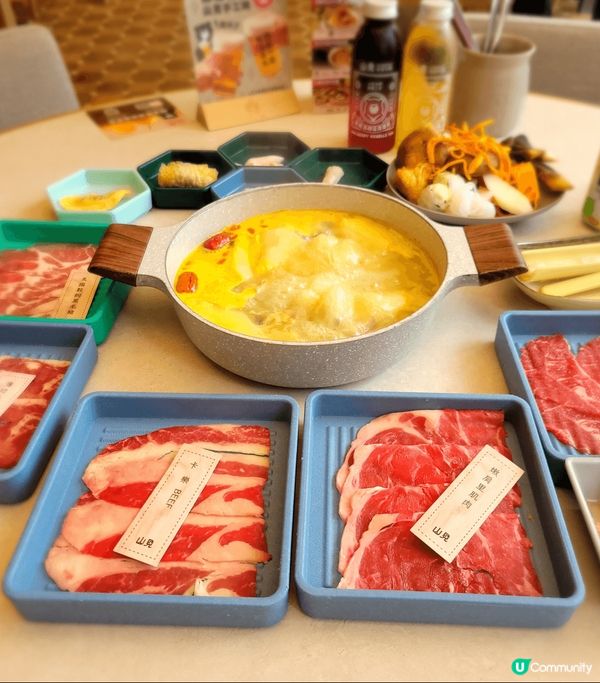 同老best hot pot! 叫左好多肉肉，湯底好好味，呢...