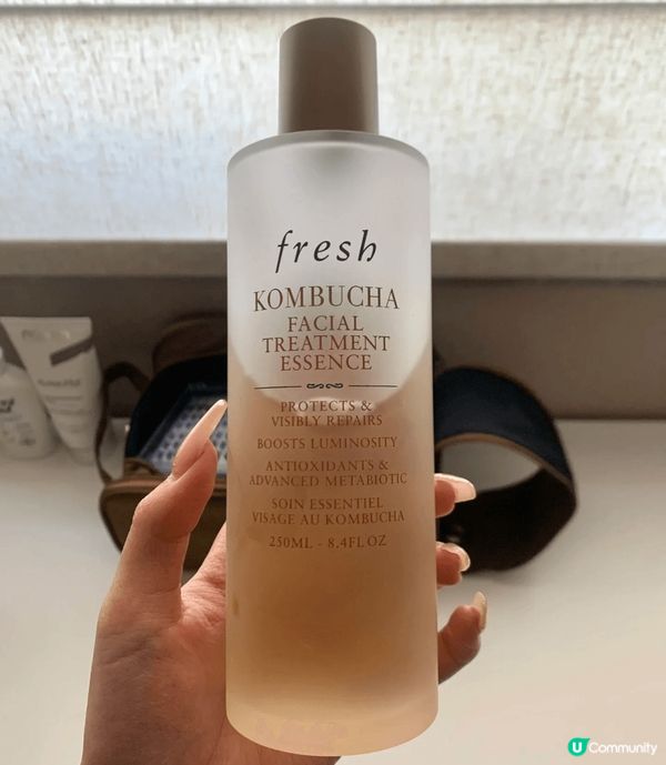 fresh紅茶精華水，啖啖茶香，質地輕盈十分保濕，唔笠快吸收...