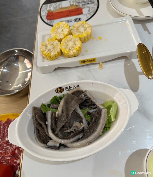 深圳大目牛肉火锅，雪花牛肉的確入好味，𧐢肉又大又肥美，至於湯...