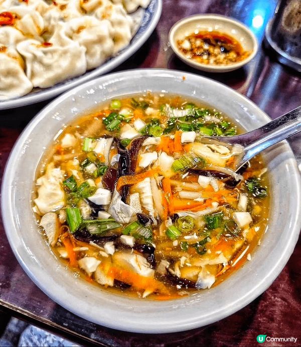 這是與家人到台灣旅行吃的水餃店，令我們回味無窮！首先水餃是新...