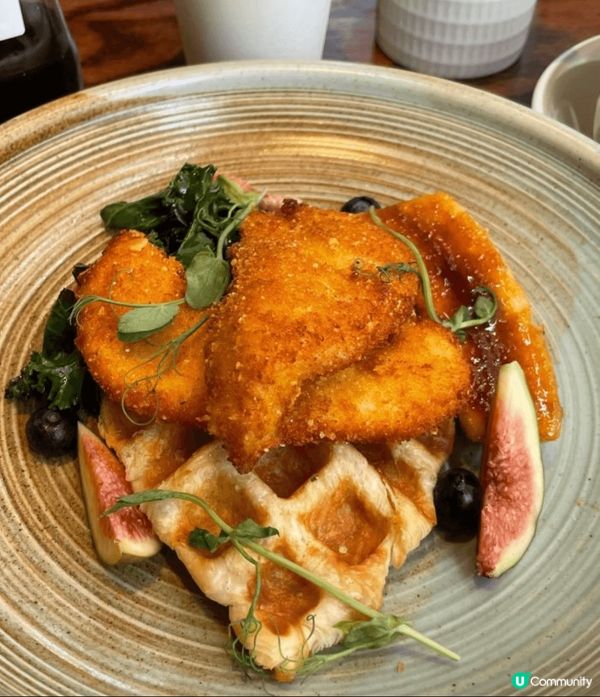 深圳卓悅中心「blend 咖啡部落」餐廳有室外和室內兩個部份...