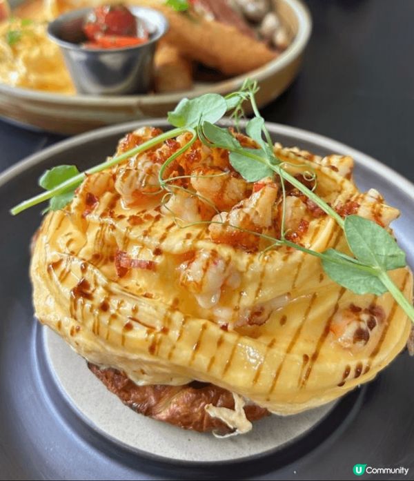 深圳卓悅中心「blend 咖啡部落」餐廳有室外和室內兩個部份...