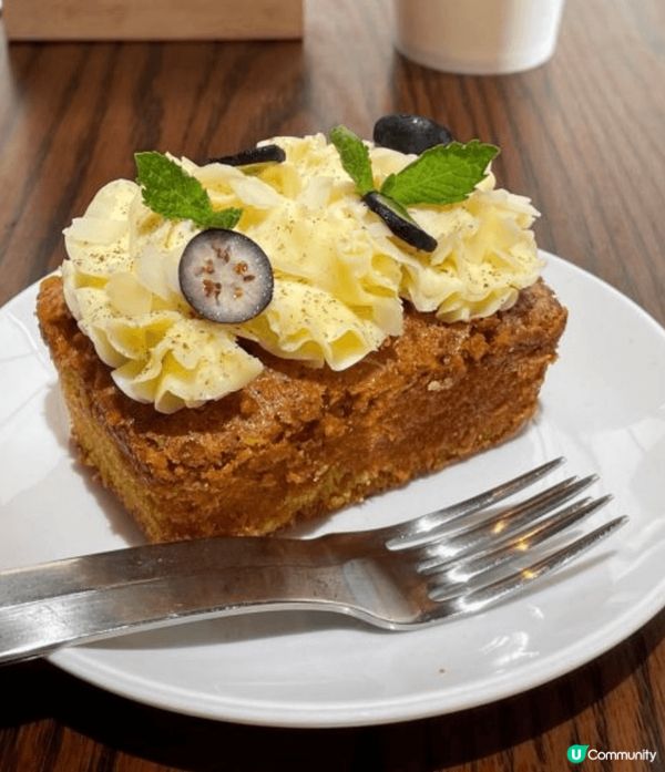 深圳卓悅中心「blend 咖啡部落」餐廳有室外和室內兩個部份...