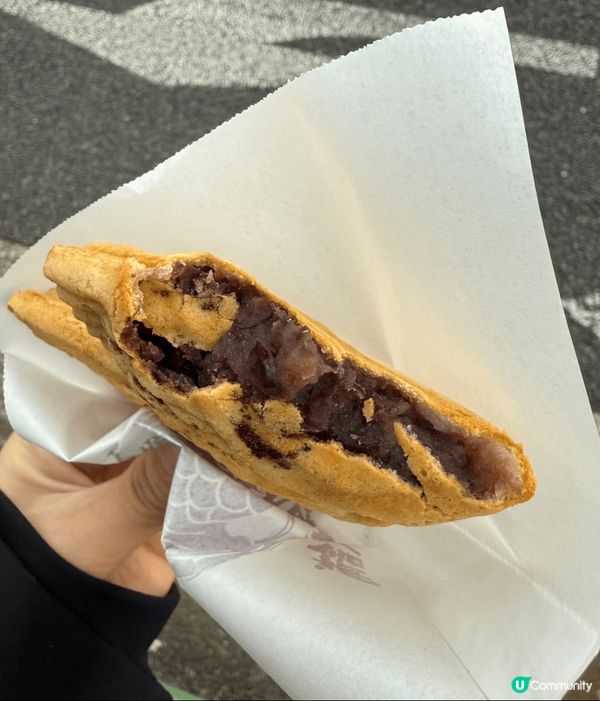 日本鯛魚燒（たい焼き）是一種非常受歡迎的街頭甜點，外型像一條...