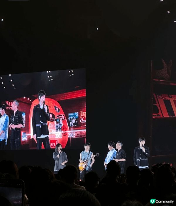 我的位置是在C1區G排24號過道位加售票開到這個位置已經心滿...