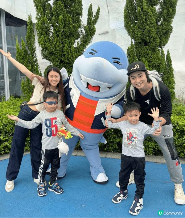 海洋公園，一家大小岩玩，又有教育意義，每次去玩完，都吾捨得走...